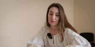 Херсонська майстриня відтворила автентичну вишиванку з лівобережжя області
