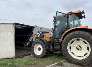 Нововоронцовська громада отримала трактор і обладнання від партнерів із Нідерландів