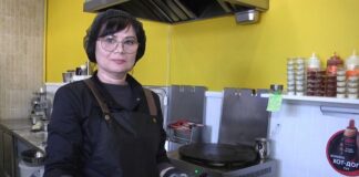 Переселенка зі Скадовська відкрила на Житомирщині сімейний магазин-кафе