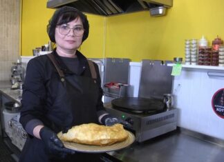 Переселенка зі Скадовська відкрила на Житомирщині сімейний магазин-кафе