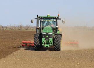 На полях правобережжя Херсонщини триває посівна кампанія