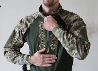 Військові з Херсонського напрямку розповіли про свої вишиті бойові сорочки-обереги