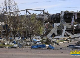 Як російські обстріли руйнують Херсон (фото)