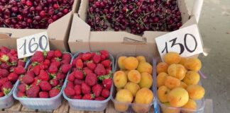 Які ціни на ринках Херсона і звідки товар