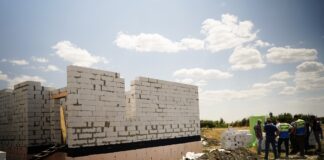 У Посад-Покровському зводять нові будинки