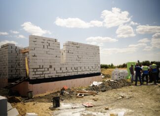 У Посад-Покровському зводять нові будинки