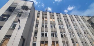Один загиблий та 13 поранених: правоохоронці фіксують наслідки російських обстрілів Херсонщини