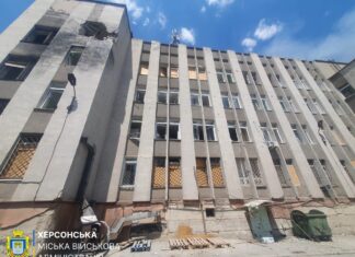Один загиблий та 13 поранених: правоохоронці фіксують наслідки російських обстрілів Херсонщини