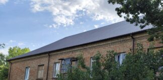 Громада з Хмельниччини допомогла відновити будинок у Чорнобаївці