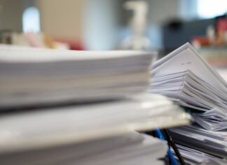 З Херсонщини евакуювали 320 тонн документів Державного нотаріального архіву