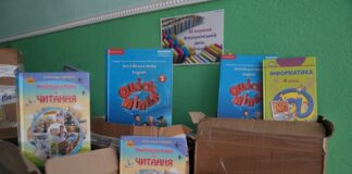 Дитсадки Києва передали підручники учням Херсонщини