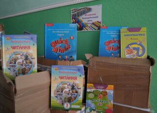 Дитсадки Києва передали підручники учням Херсонщини