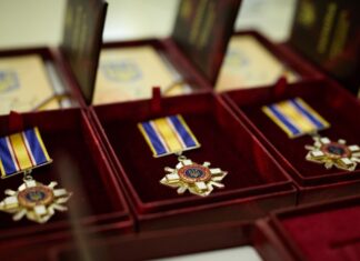Президент України відзначив державними нагородами херсонських енергетиків