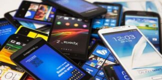 Російські окупанти крадуть приставки та телефони у Скадовську та Каховці