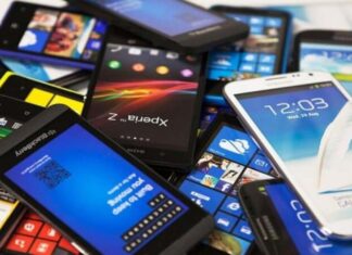 Російські окупанти крадуть приставки та телефони у Скадовську та Каховці