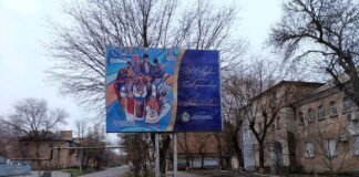 Вулиці Херсона прикрасили бордами з малюнками вихованців художньої школи (фото)