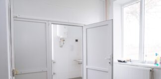 Благодійники відновили санвузол амбулаторії у Миролюбівці на Херсонщині