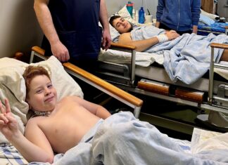 З “Охматдиту” виписали двох братів, які потрапили під російський танковий обстріл Херсона