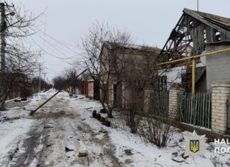 Загиблий і понівечені будинки: поліція фіксує наслідки російських обстрілів Херсонщини