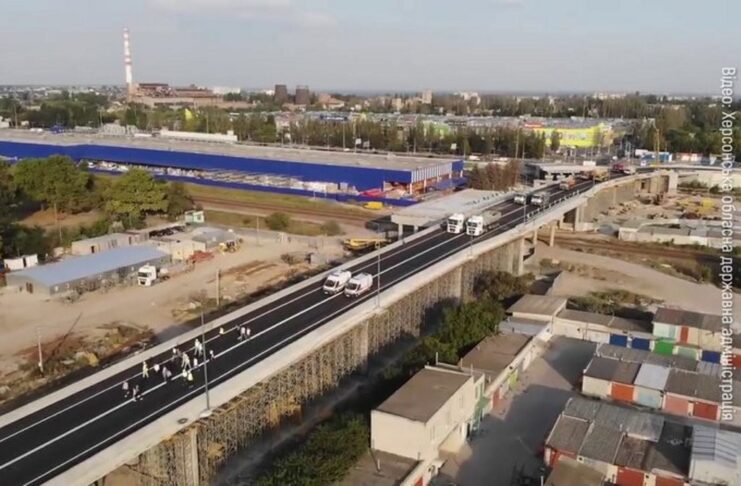 Прокуратура через суд вимагає розірвати мільярдний договір на будівництво мостопереходу в Херсоні