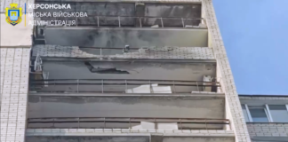 Херсонську багатоповерхівку атакував російський безпілотник