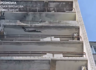 Херсонську багатоповерхівку атакував російський безпілотник