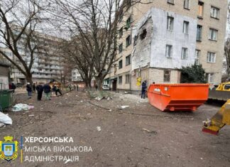 Російські загарбники обстріляли Центральний район Херсона