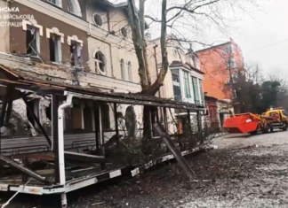 Російські військові вчергове атакували середмістя Херсона (відео)