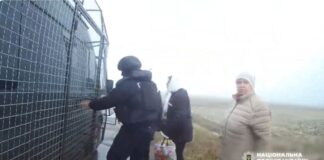 Пішки вийшли з Берислава: поліцейські евакуювали трьох жінок і песика з небезпечної території