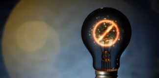 Після ворожих обстрілів у Херсоні перебої з електропостачанням