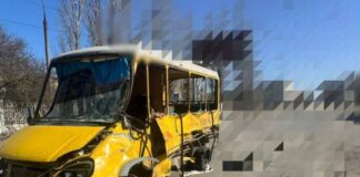 Два десятки поранених через російську атаку на маршрутку в Херсоні