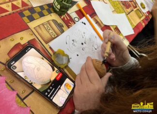 У Херсоні молодь робила емоційні писанки (фото)