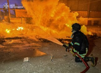У Херсоні російські дрони намагалися атакувати рятувальників