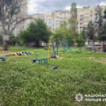 Родина, яка вчора постраждала від російського обстрілу дитячого майданчика, в лікарні у тяжкому стані