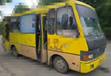 Російський дрон атакував маршрутку в Херсоні