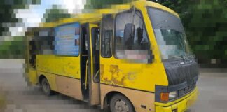Російський дрон атакував маршрутку в Херсоні