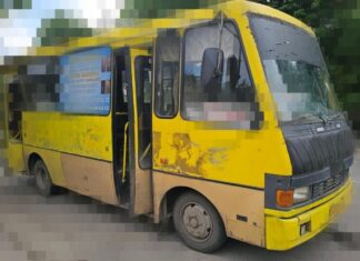 Російський дрон атакував маршрутку в Херсоні