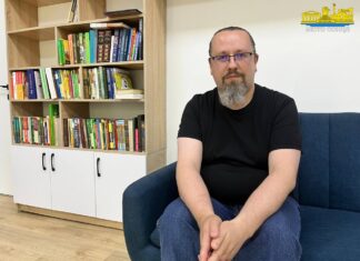 Історія херсонського митця, який втратив все від атаки російських дронів