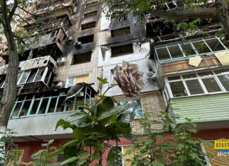 “Ми почали нове життя о 3 ночі”: місяць потому для херсонців, чий будинок спалили російські дрони