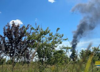 Як у Херсоні намагаються зупинити пожежі після атак російських дронів