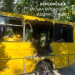 У Херсоні російський дрон атакував маршрутку (відео)