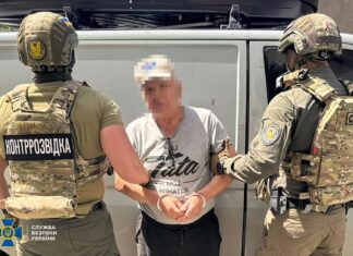 СБУ затримала херсонця, який допомагав окупантам відновлювати захоплений завод
