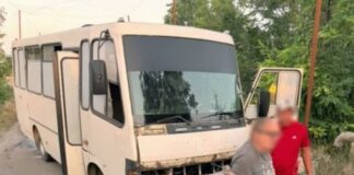 Російський дрон атакував автобус із людьми в Комишанах