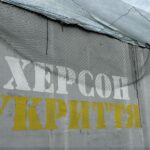 Як у Херсоні комунальники дбають про мобільні укриття