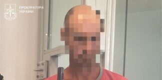 Житель Бериславщини вирощував коноплі на подвір’ї покинутого будинку та збував канабіс