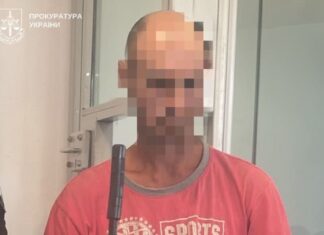 Житель Бериславщини вирощував коноплі на подвір’ї покинутого будинку та збував канабіс