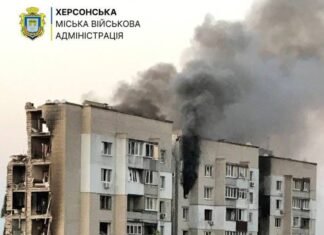 У Херсоні армія рф скинула авіабомби на багатоповерхівку