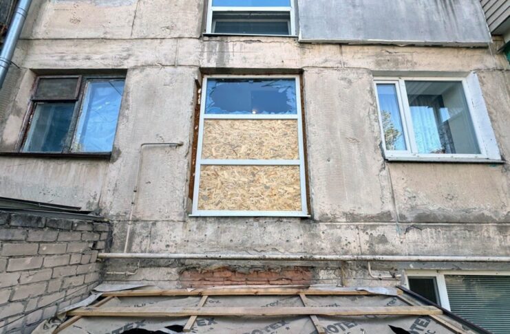 Через російські обстріли на Херсонщині дев’ять поранених, серед них – медики та комунальники